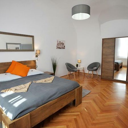 Pr Apartman Eger Bagian luar foto
