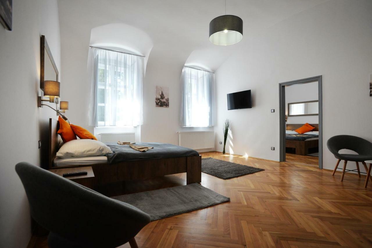 Pr Apartman Eger Bagian luar foto