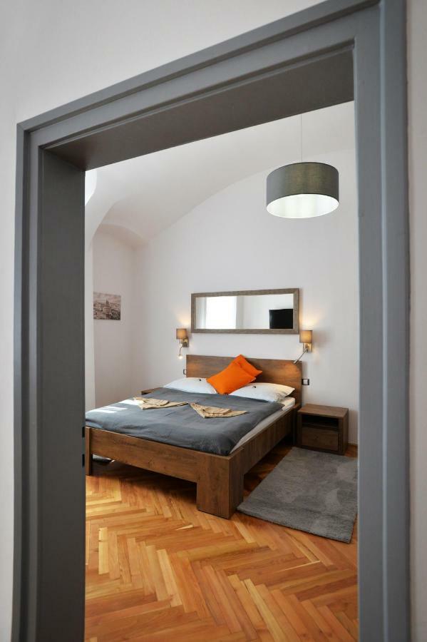 Pr Apartman Eger Bagian luar foto