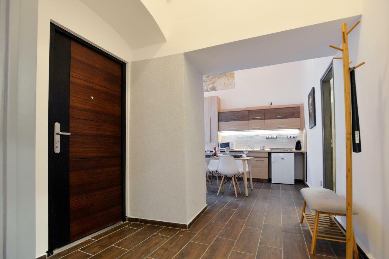 Pr Apartman Eger Bagian luar foto