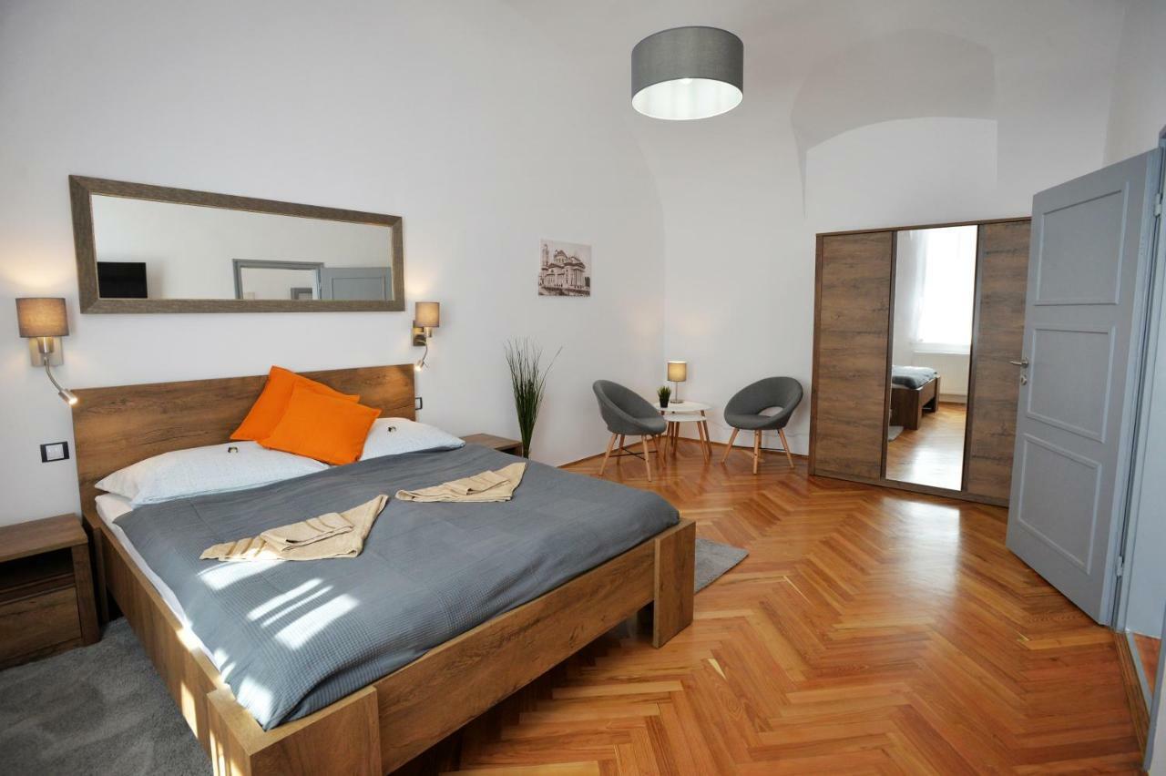 Pr Apartman Eger Bagian luar foto