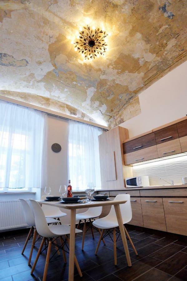 Pr Apartman Eger Bagian luar foto